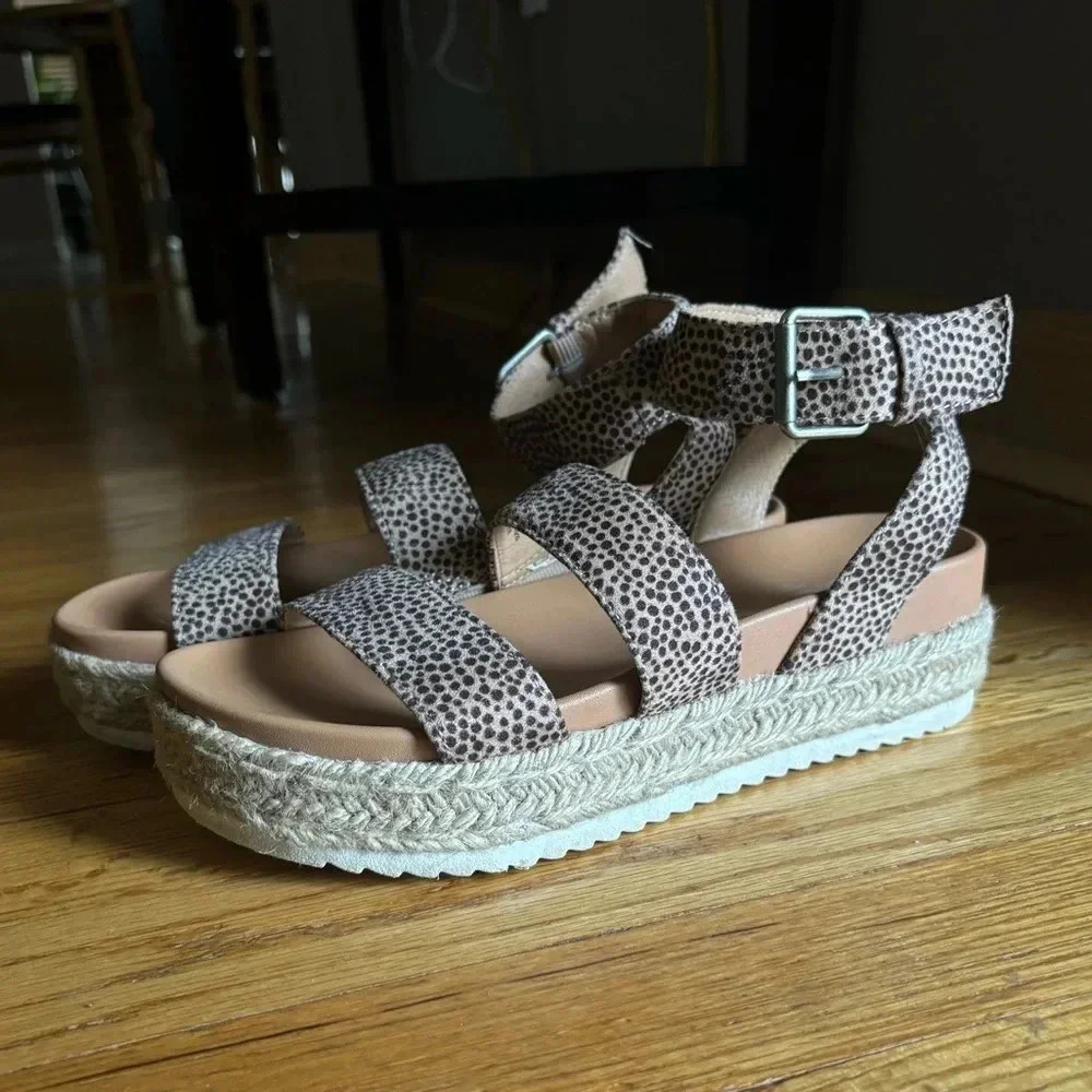 Leopard print strap platform sandals